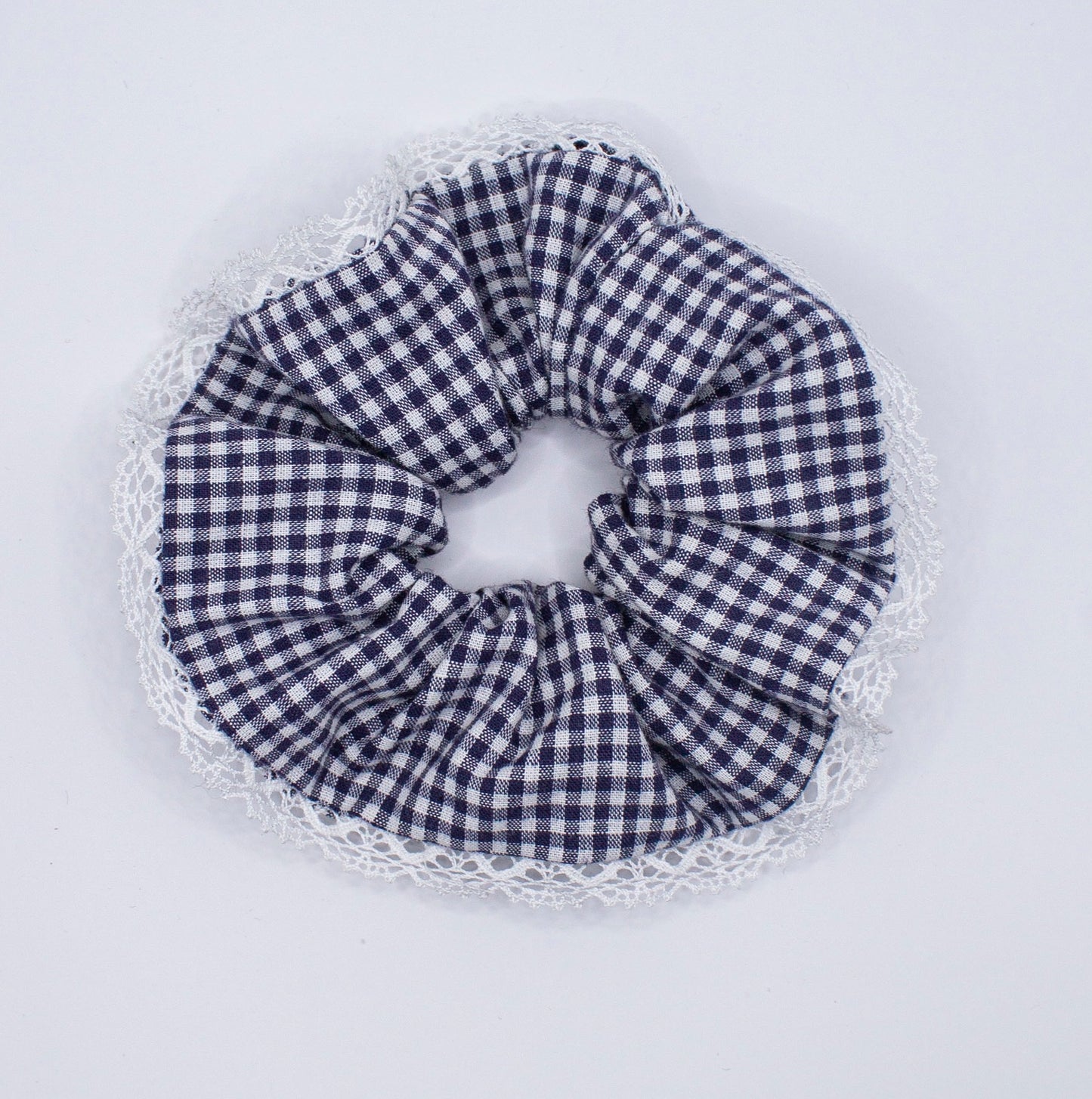 Chouchou vichy bleu à dentelle