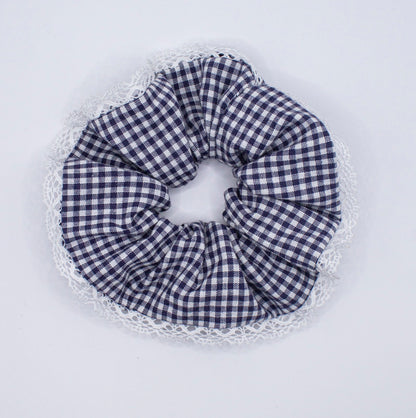 Chouchou vichy bleu à dentelle