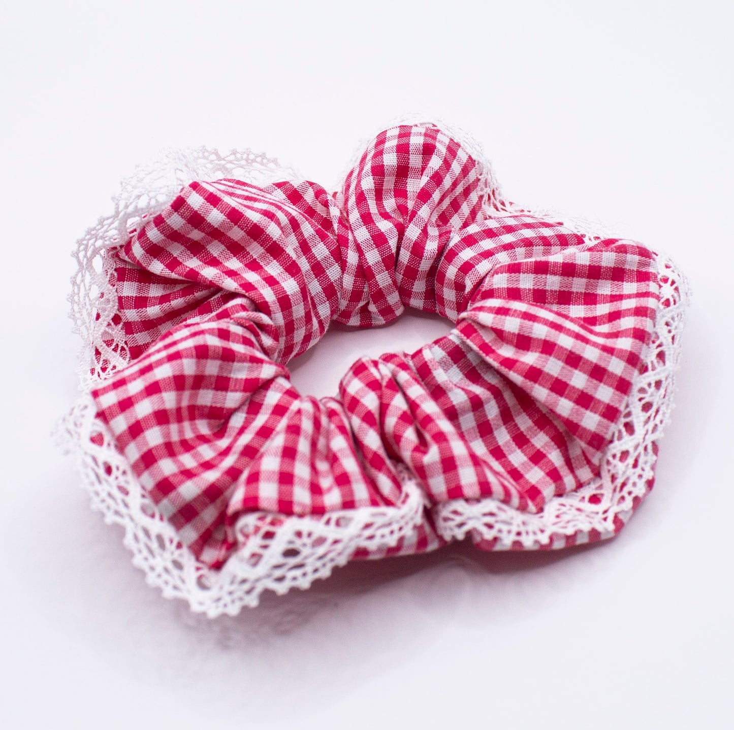 Chouchou vichy rouge à dentelle