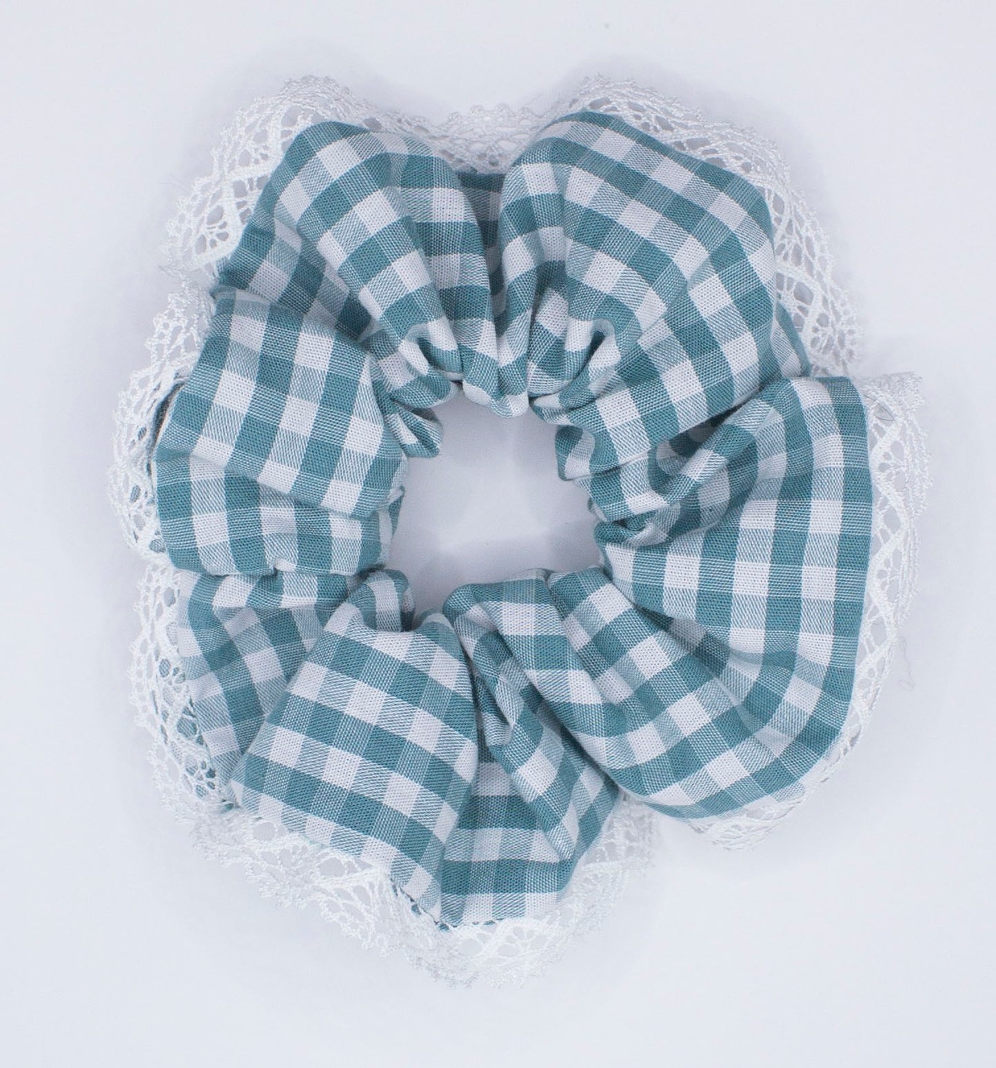 Chouchou vichy bleu ciel à dentelle